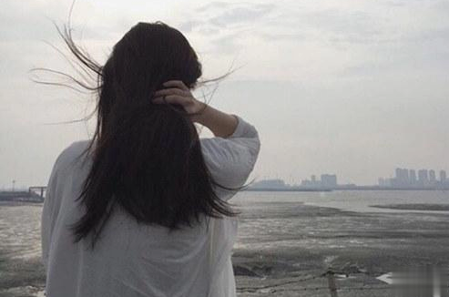一个人孤独伤感的说说醉酒:后来熬夜成瘾,也习惯无人关心1