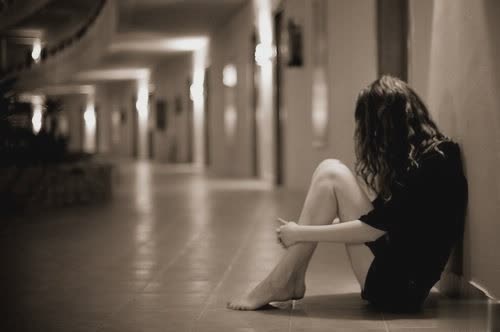 提起爱情忍不住哭泣的伤感说说我怕爱的太早不能和你一起终老